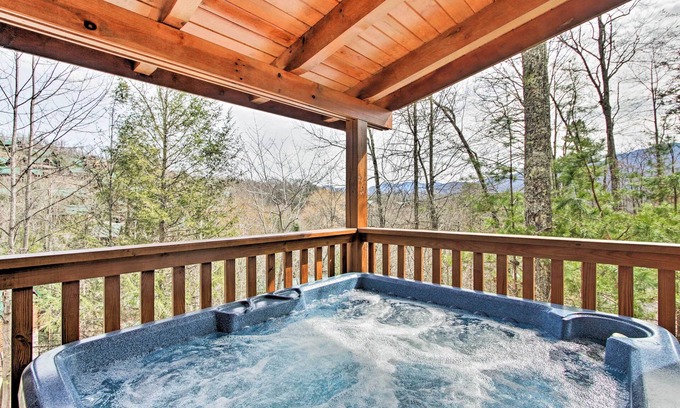 Black Bear Falls Cabin | 3 Mi to Gatlinburg: Cabin w/Deck & Pool Table!