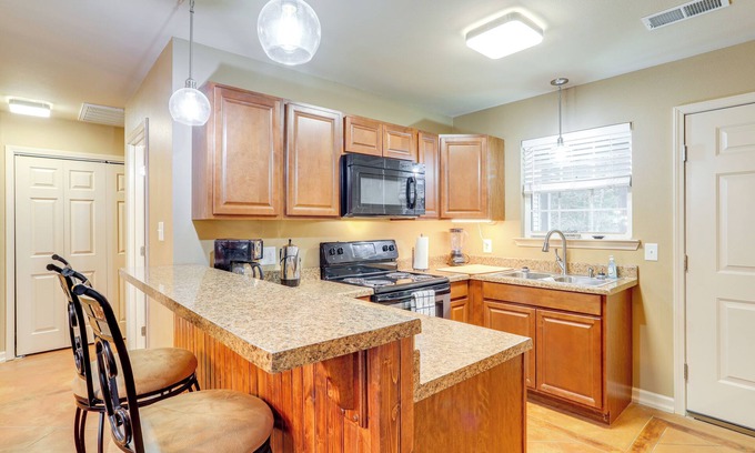 Higden House | 3 Mi to Greers Ferry Lake: Home w/Screened Patio
