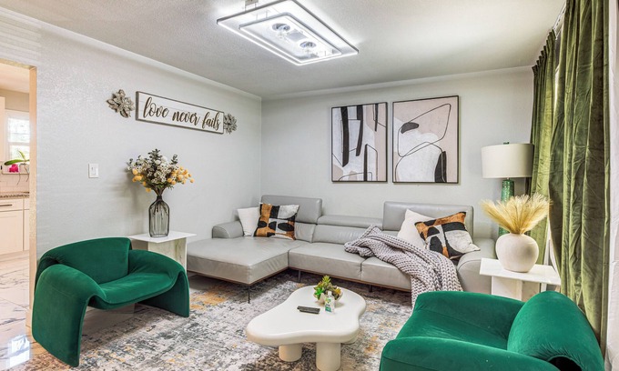 West Arlington House | 3 Mi to Lake Arlington: Pet-Friendly Home!