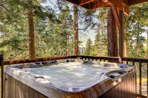 Arrowhead Villas House | 3 Mi to Lake Arrowhead Village Dog-Friendly Cabin