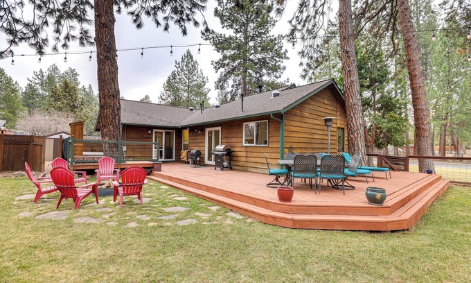 Southwest Bend House | 3 Mi to Old Mill District: Family Retreat w/Yard
