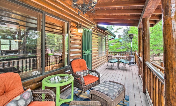 Heber Cabin | 3 Mi to Trails: Woodsy Retreat in Overgaard!