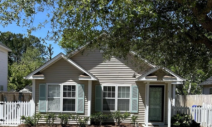 Myrtle Grove House | 3 miles from Carolina Beach, convenient to Wilmington Riverfront family friendly