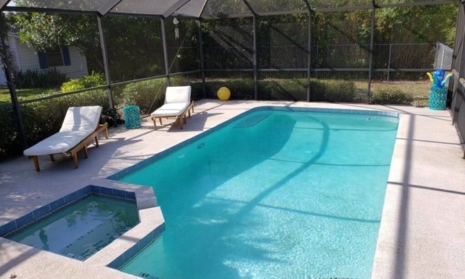 South Sarasota House | 3 Miles to Siesta Beach 3bdr/2bth with heated pool