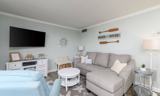 Hilton Head Island Condo | 3 min walk to Beach! Cute and Clean! - Great location! - Beach Time Escape