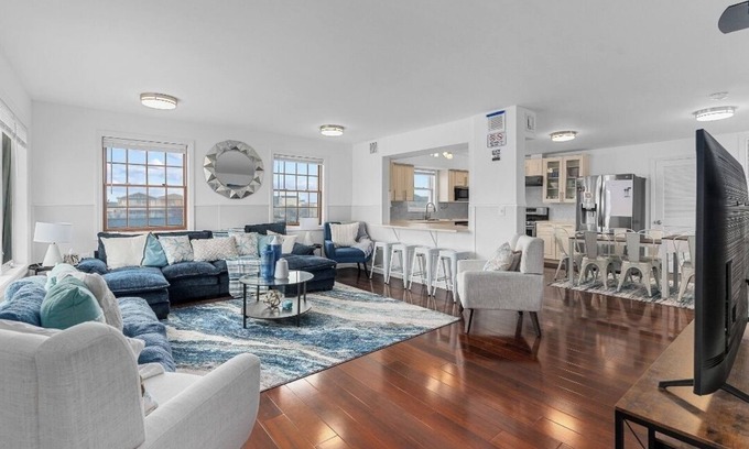 Seaside Heights House | 3 mins from beach & Broadwalk. Spacious 3+BR/4BTH unit w/AC + 8 beach badges.