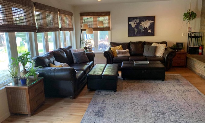 Cleveland Apartment | 3 mins from Ryder