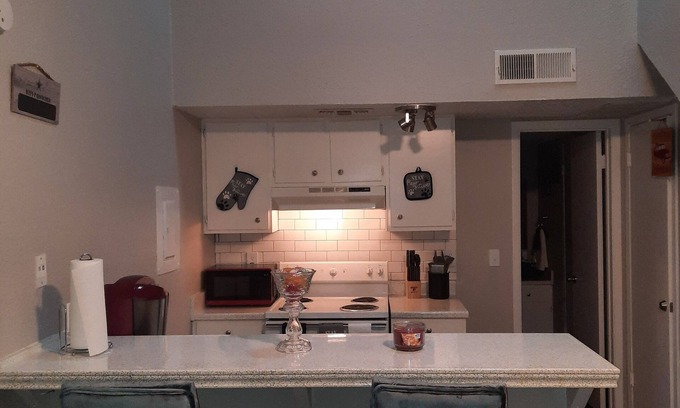 Central Arlington Apartment | 3 mins to Cowboys & Rangers AT&T Stadium 7Mins to Arlington Texas University