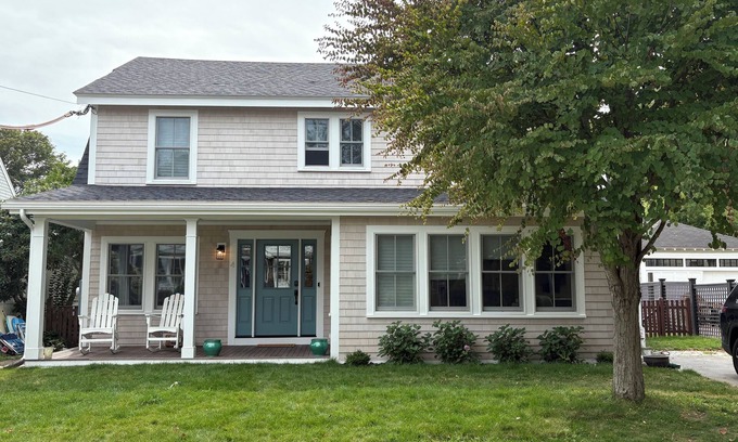 Minot House | 3 Minute Walk To Minot Beach!