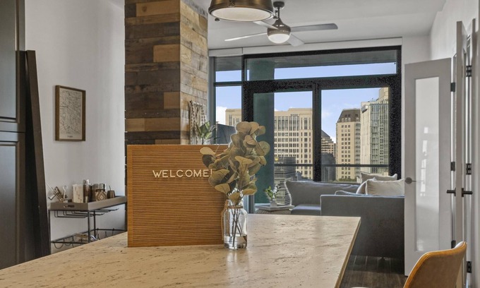 Uptown Apartment | 3 Minutes Away From American Airlines!