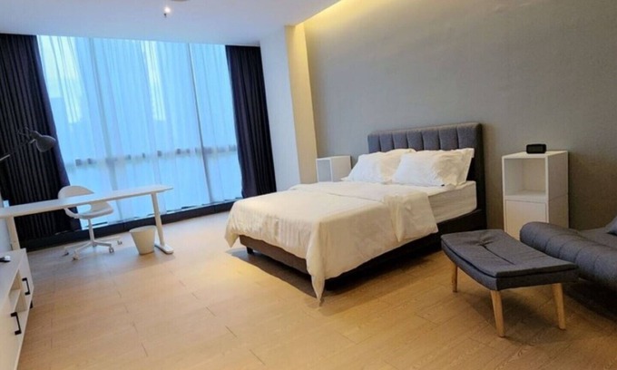 Kampung Kerinchi Apartment | 3 minutes to Kerinchi Station! Contemporary Studio near Mid Valley