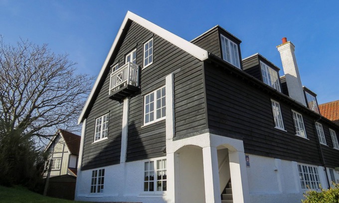 Thorpeness Apartment | 3 Ogilvie Lodge - sleeps 4 guests in 2 bedrooms