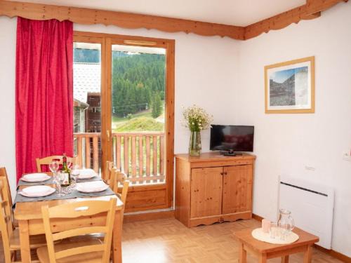 Puy-Saint-Vincent Apartment | 3 Pièces 6 Pers, Pkg, Balcon, 2 Chambres, Cuis. équipée - FR-1-504-127