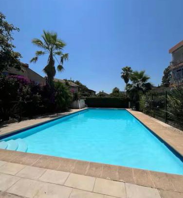 Mandelieu-la-Napoule Beach Apartment | 3 pièces avec piscine à 5 minutes à pied de la plage!