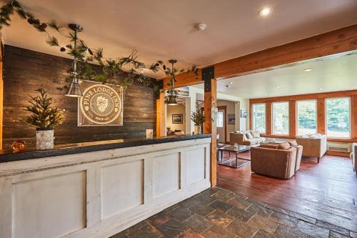 Port Sydney Resort | 3 Pines Lodge Muskoka