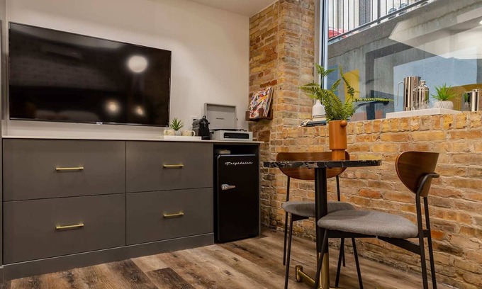 Downtown Apartment | 3 Private King Suites - The Finnley Hotel