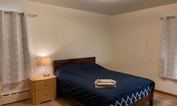 New Brunswick House | #3 QueenSize Bed bright room near New Brunswick NJ downtown