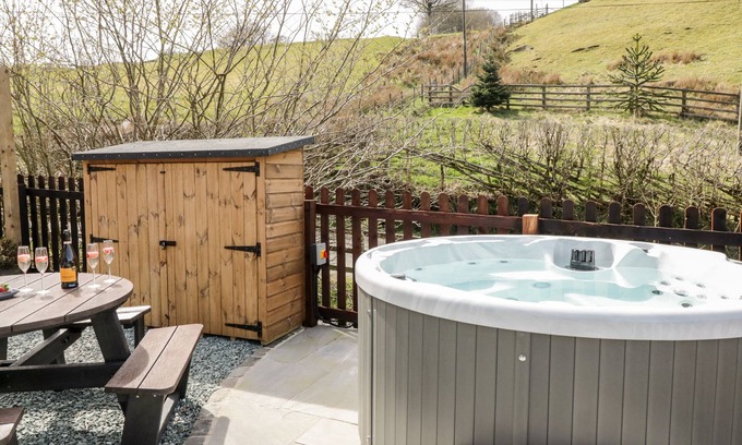 Llangollen House | 3 ROCK TERRACE, character holiday cottage in Glyn Ceiriog