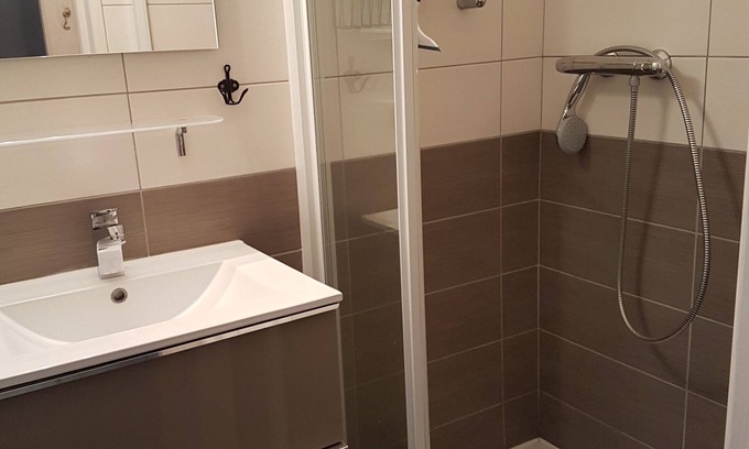 Saint-Vaast-la-Hougue Apartment | 3-room apartment center Saint Vaast la Hougue