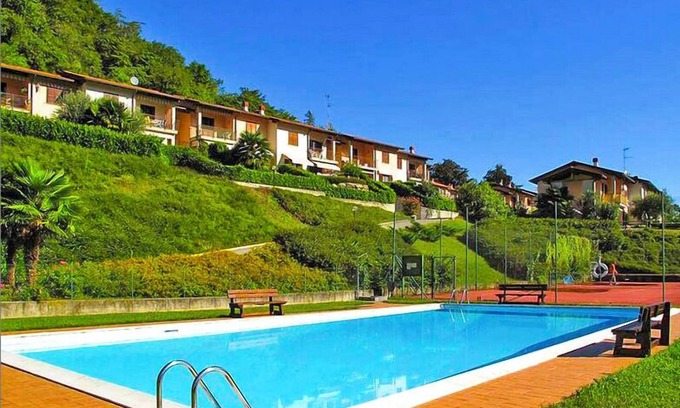 Castello Apartment | 3-room apartment in a residence with pool and sunbathing lawn