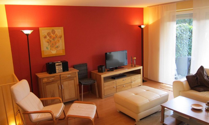 Iserbrook Apartment | 3 room non-smoking apartment west of Hamburg for 6 people!
