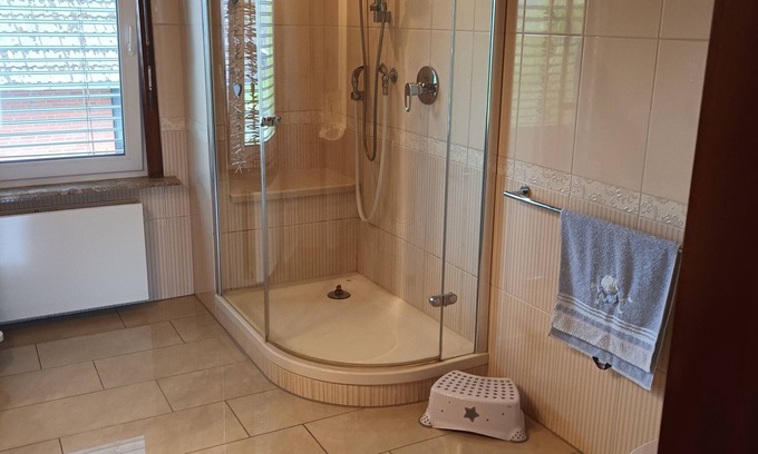 Wilstedt Apartment | 3 rooms 1st floor 100sqm conservatory roof terrace super bathroom