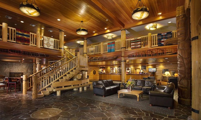 Vancouver Hotel | 3 Rustic Rooms w/Heated Pool & Hand-Crafted Mountain Lodge Setting