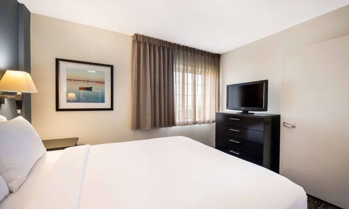 Nassau Bay Hotel | 3 Spacious Units, Close to Clear Lake Sports and Recreation Complex!
