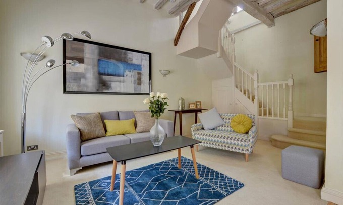 Royal Tunbridge Wells House | 3 Stable Mews - Two Bedroom House, Sleeps 4