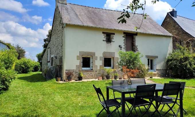 La Croix-Hellean House | 3-star gîte. Beautiful family home in the Breton countryside
