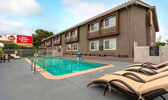 Milpitas Hotel | 3-Star Hotel ∙ Best Western Plus Brookside Inn