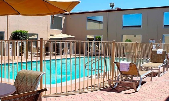 Winnetka Hotel | 3-Star Hotel ∙ Best Western Canoga Park Motor Inn