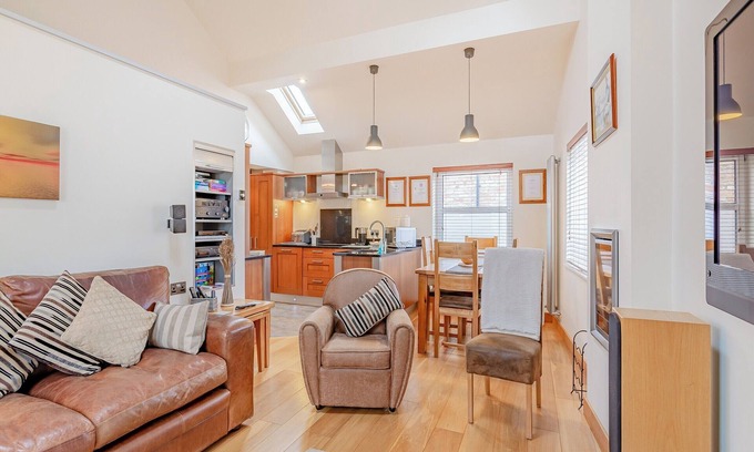 Ripon Cottage | 3 steps to entrance.
