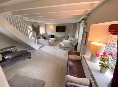 Darley House | 3 Stock Green