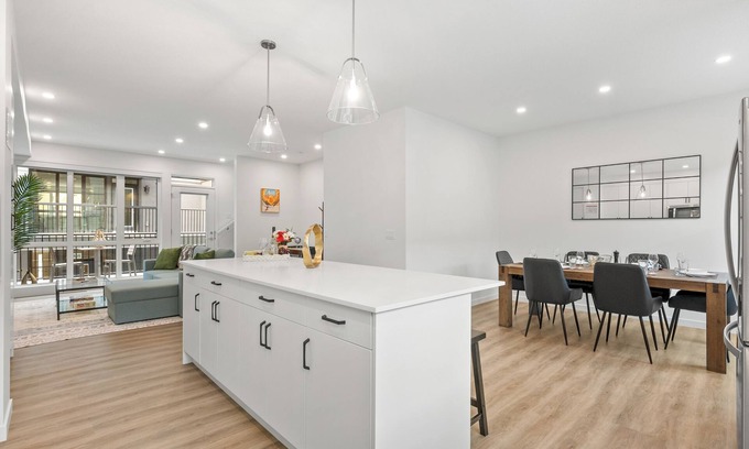 Southwest Calgary House | 3-Story, 2-Car Garage, AC, King Bed, Near Banff