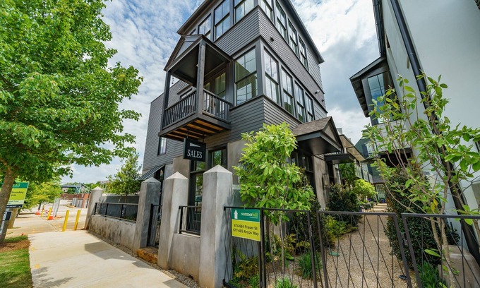 Summerhill House | 3 Story 2BR-2.5BA Townhouse w/Terrace/pool Downtown ATL OpenJUNE 22-27,JULY 2-11