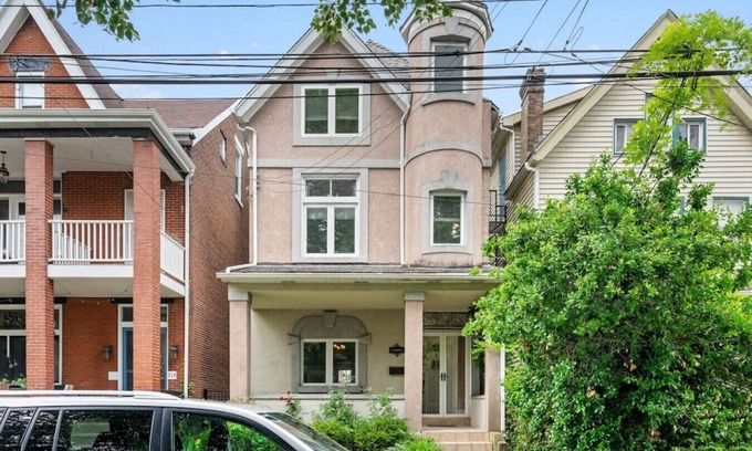 Shadyside Apartment | 3 Story home w/10 beds & Free off-street parking