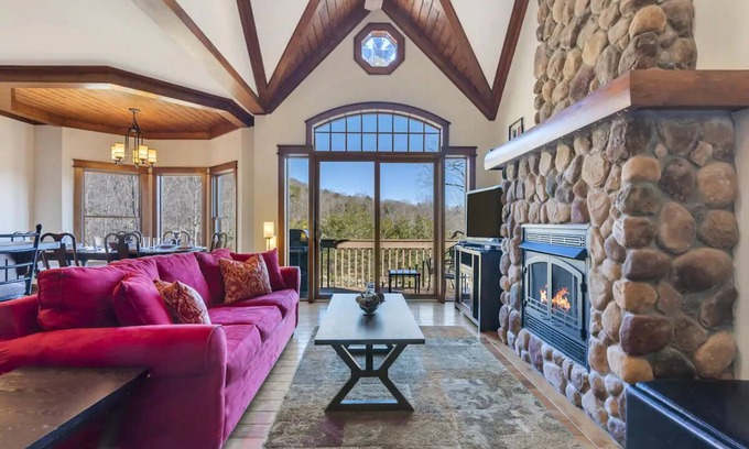 Lake Lure House | ❤ 3 Story Luxury Home w/Fast Wifi《3,500 Sq Ft Home》Golf Course/Mountain View ❤