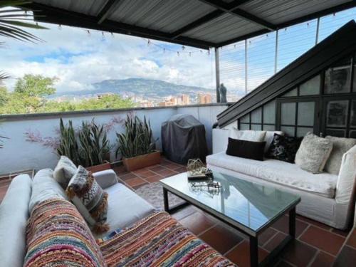 Laureles House | 3 Story Penthouse with 2 parking spaces in Laureles