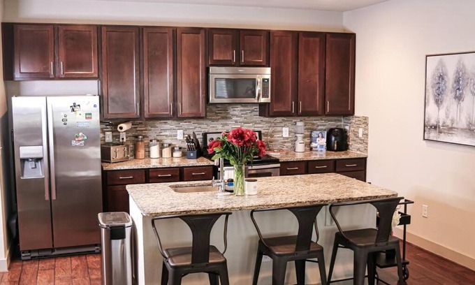 Memorial Apartment | 3-Story Townhome in Memorial City, Attached Garage