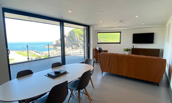 Hele Apartment | 3 The View Ilfracombe seafront (3 Bed) Hottub