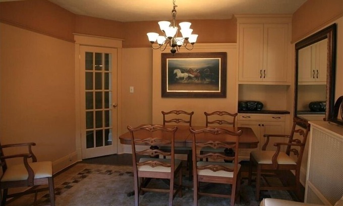 The Beaches Apartment | 3 to 60 day Executive Rental in Toronto's Famous 'Beach'