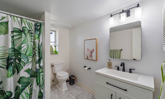 Laurel House | 3 Units Together - Beach Triplex .7 Mi From Beach