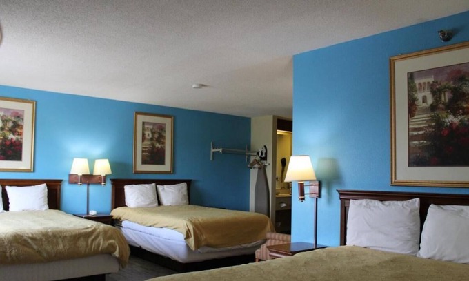 Mount Vernon Hotel | 3 x Non-Smoking Triple Queen at FairBridge Inn Express Mt Vernon
