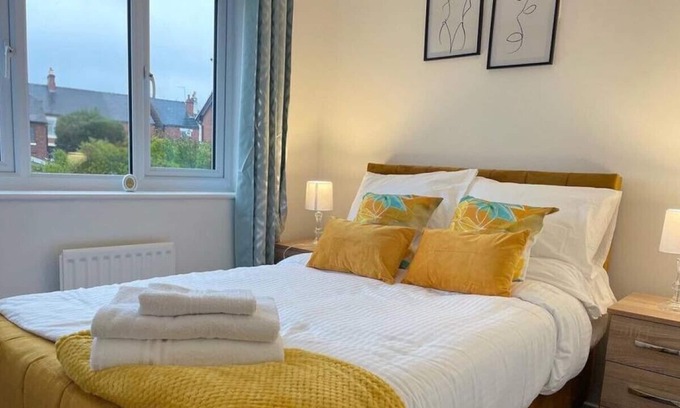 Audley House | 30 Barleyfields, Audley · Beautiful House & Free Parking