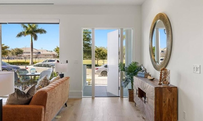 Old Naples Apartment | 30-day minimum lease | Mark on 8th | 3 bedrooms | 4 bathrooms | golf simulator