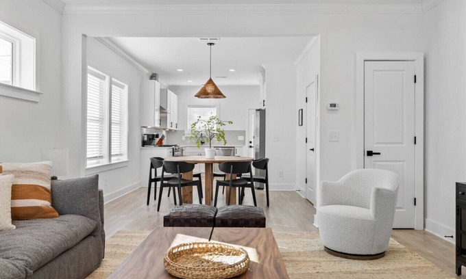 Charlotte Park House | 30+ Day Stay - Brand New Luxury House