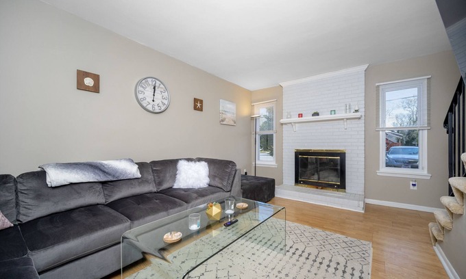Northeast Virginia Beach House | ★ 30+ Day Stay, Bright Barberton Beach Hidden Gem! - Fast WIFI! + W/D ★