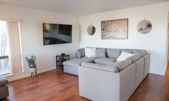 Crystal Ridge House | 30 day stays, Central Fountain Hills, King master, 65" smart TV, Queen, bunk