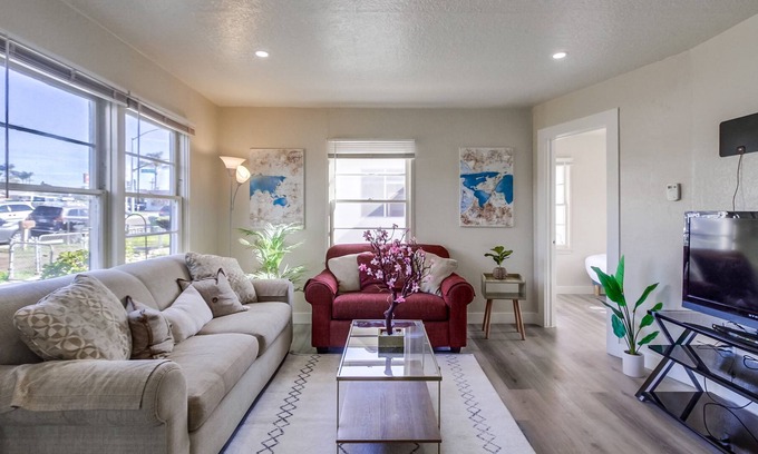 Otay House | 30 days minimum - Lovely 3-Bedroom Home w Spacious Yard & Free 3-car Parking